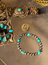 Load image into Gallery viewer, Arizona Navajo Style Pearl Bracelet
